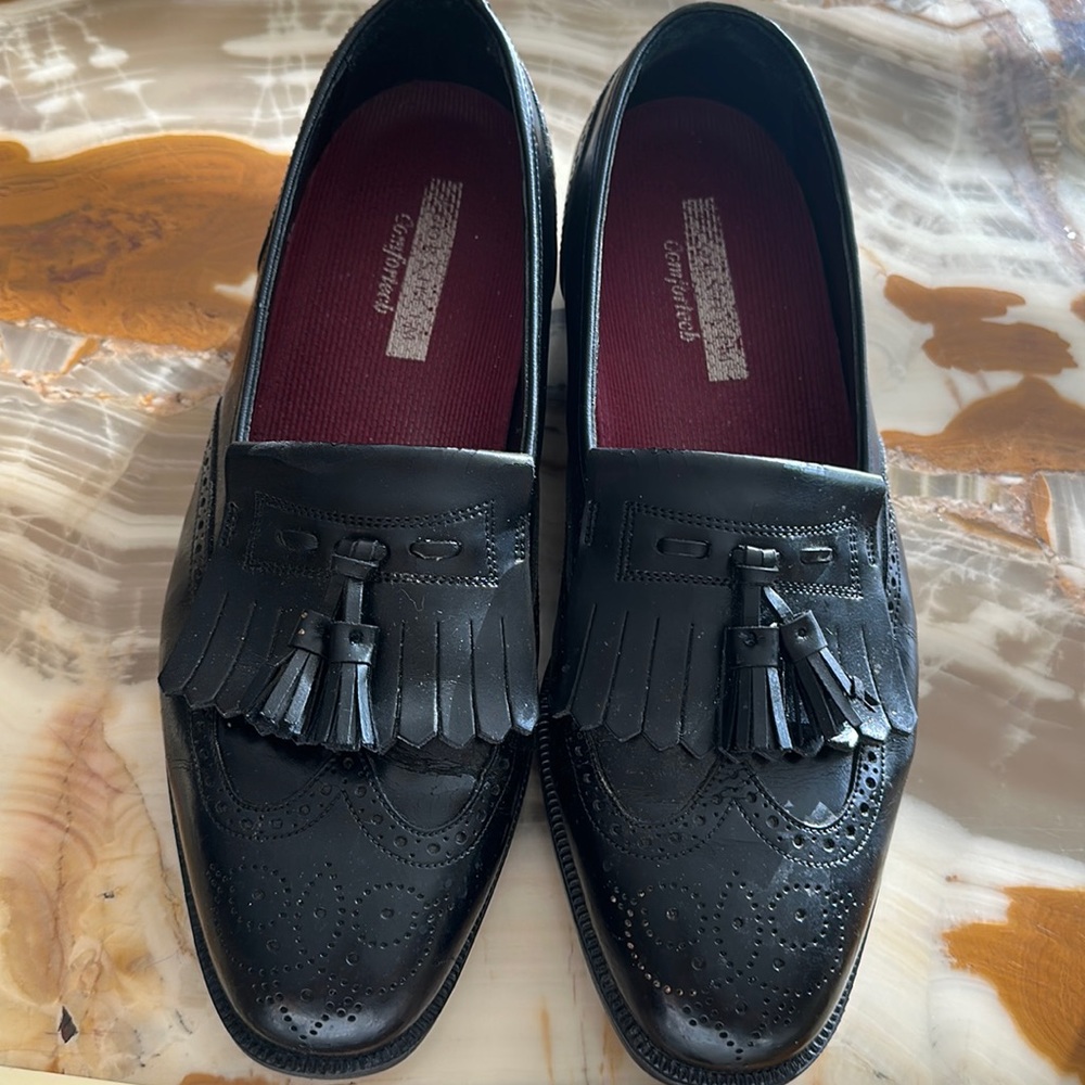 Men’s Florsheim tassel black shoes.
